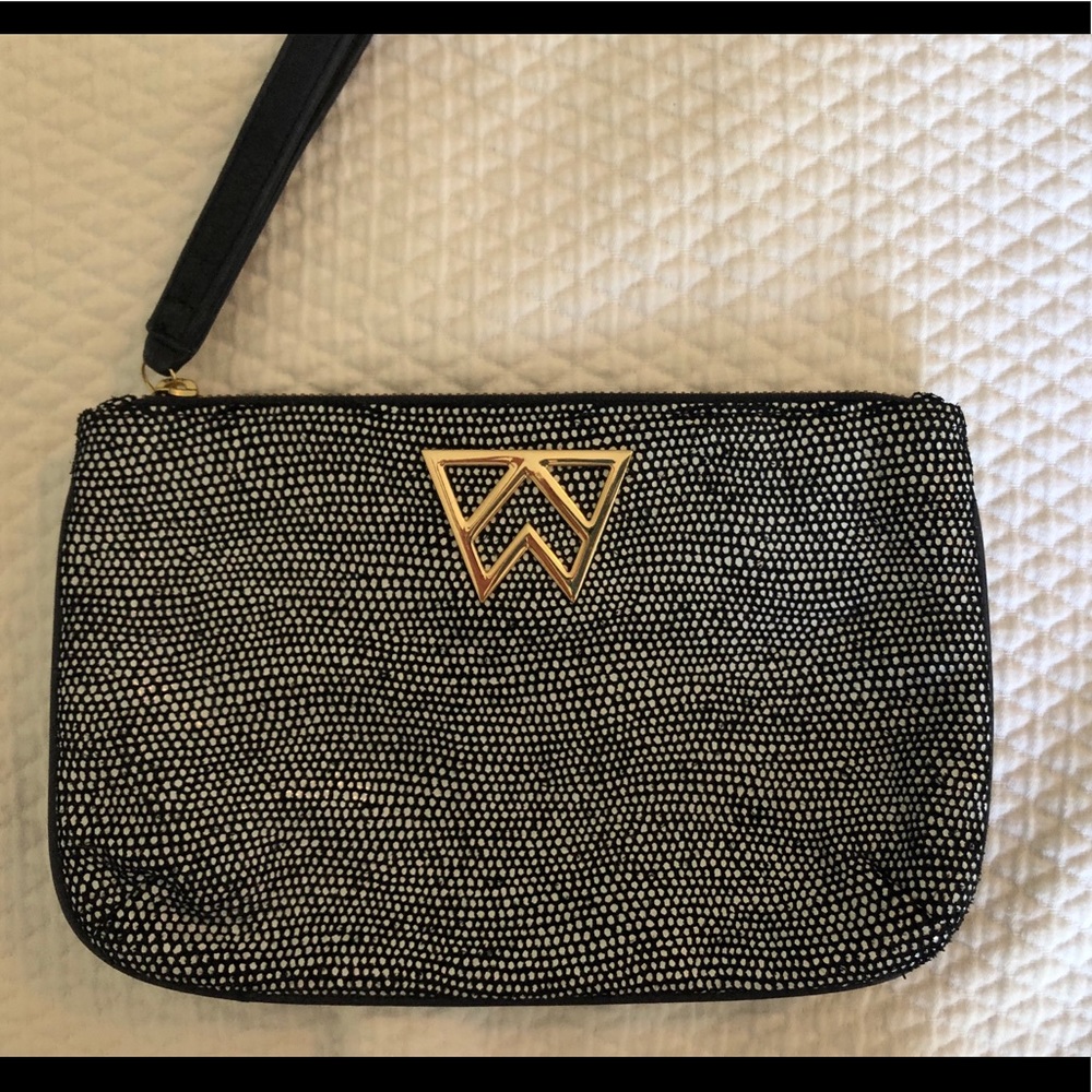 Kelly Wynne Navy & White Wristlet